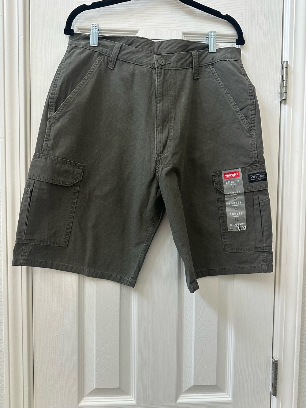Wrangler Men's Ripstop Cargo Shorts Size 32 NWT Gray Loose Fit Casual Hiking